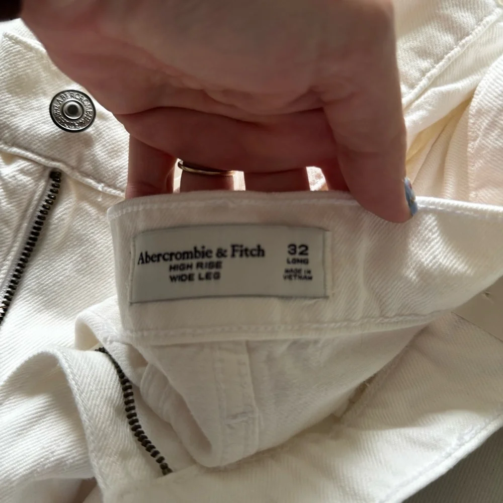 Abercrombie and Fitch High Rise Wide Leg Jean white size 32 long NWT - Picture 11 of 13